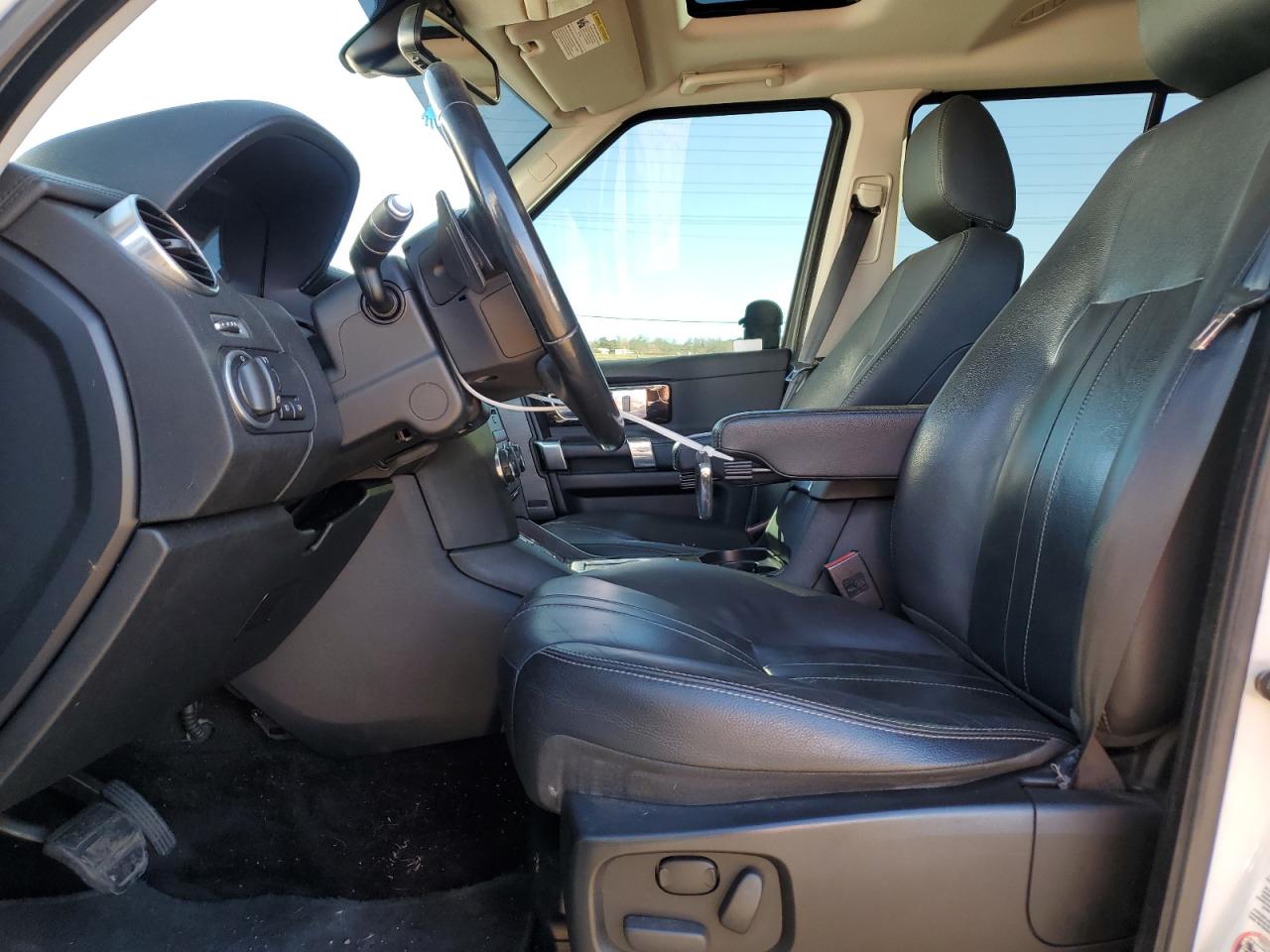 2015 Land Rover LR4 - Image 7