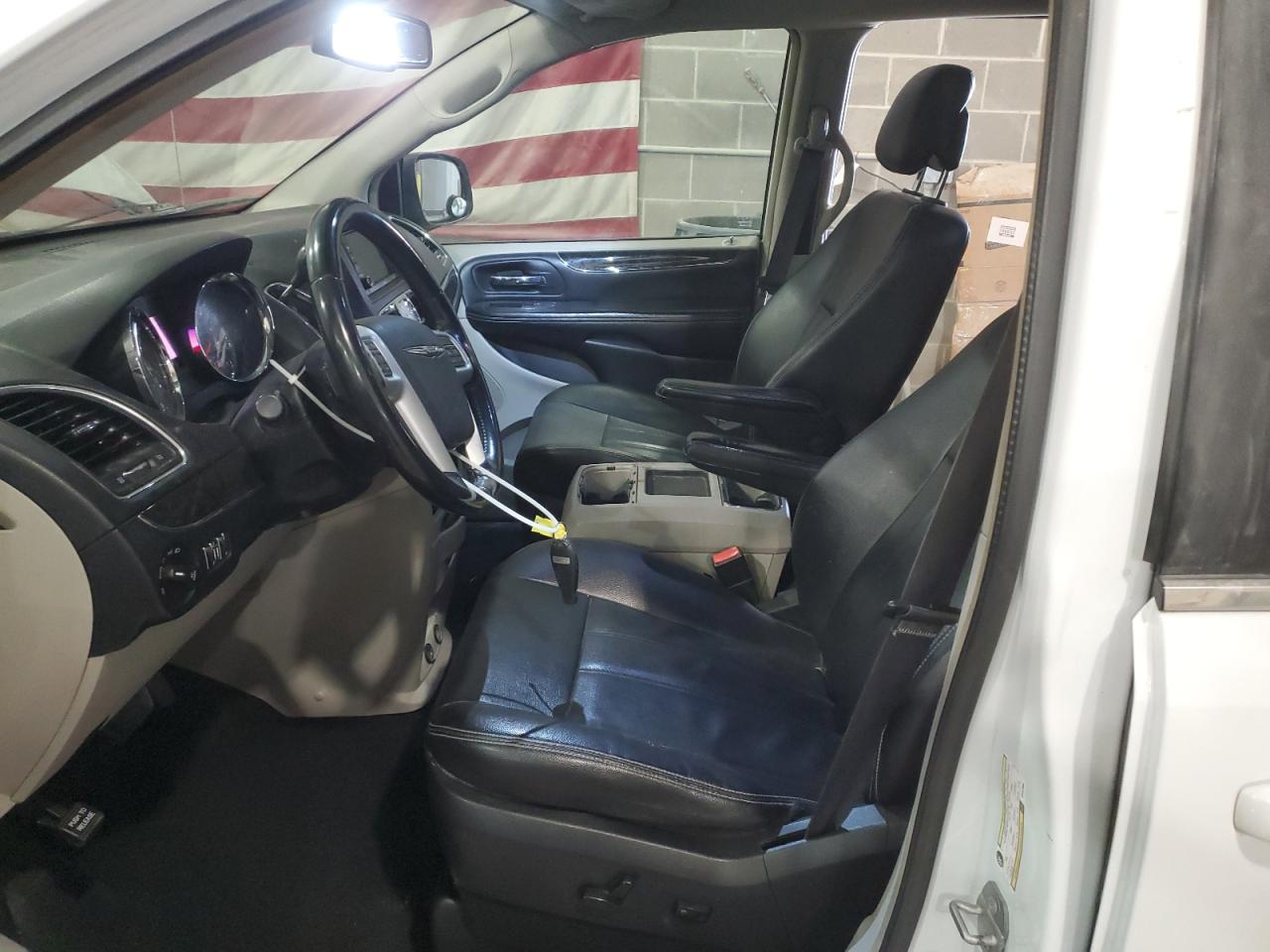 2016 Chrysler Town & Country Touring VIN: 2C4RC1BG8GR157905 Lot: 84825314