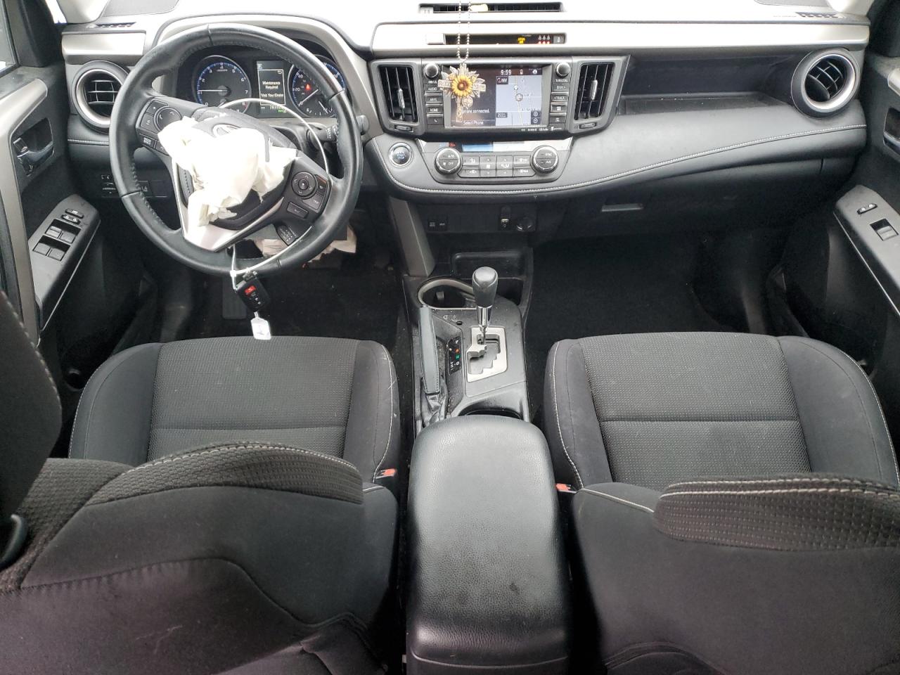 2017 Toyota RAV 4 - Image 8