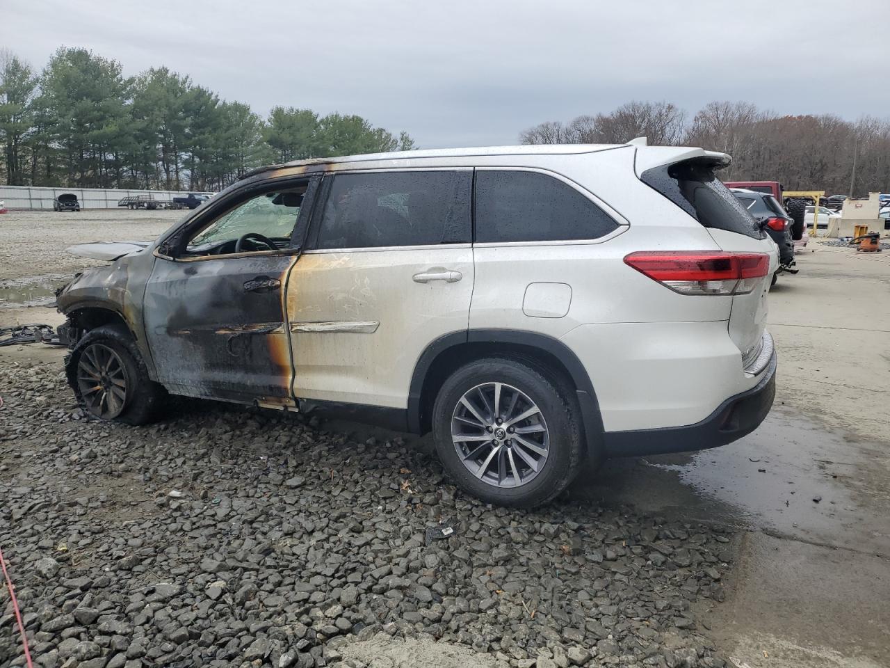 2019 Toyota Highlander - Image 2