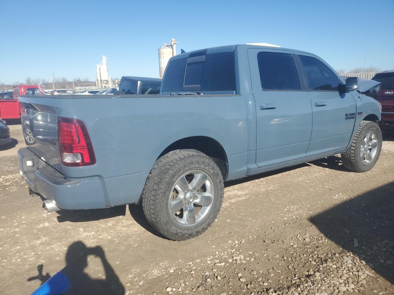 2015 RAM 1500 - Image 3