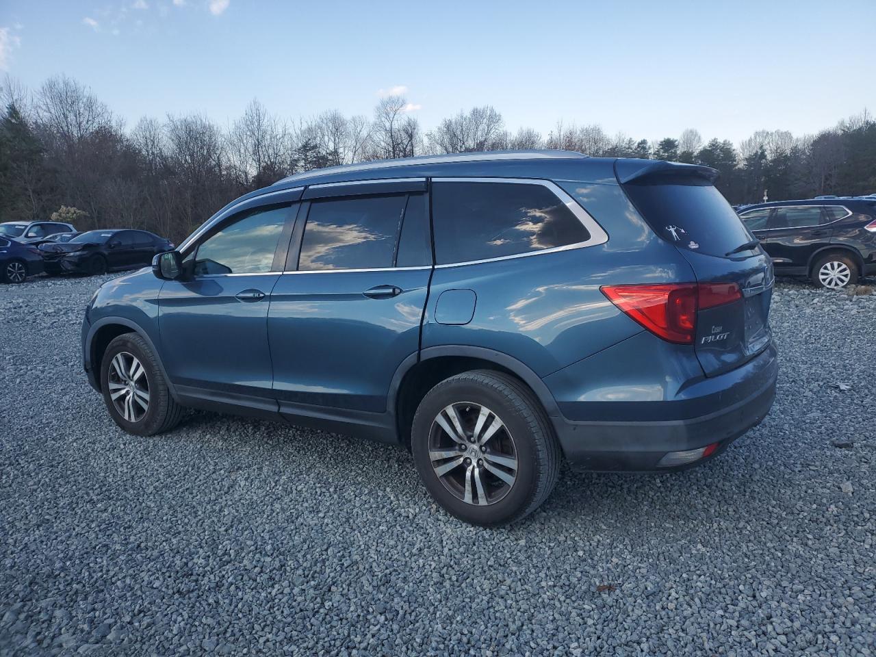 2016 Honda Pilot - Image 2