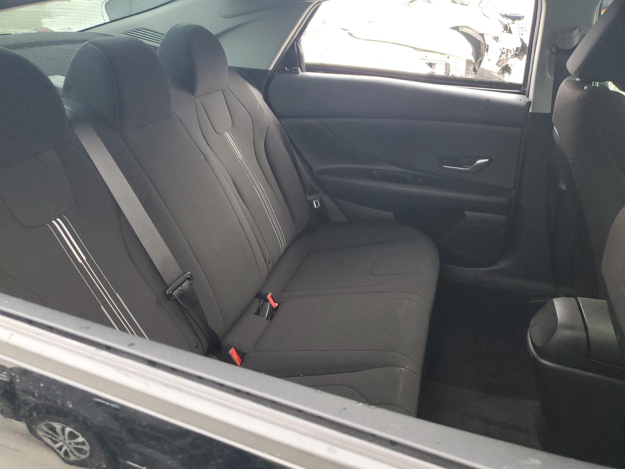 2023 Hyundai Elantra - Image 11