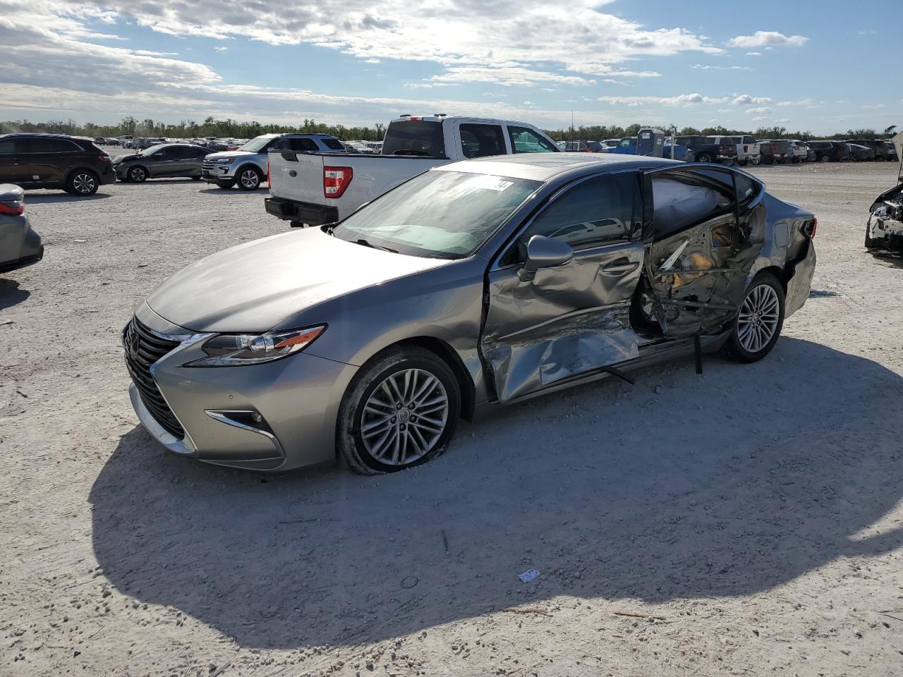 2017 Lexus ES - Image 1