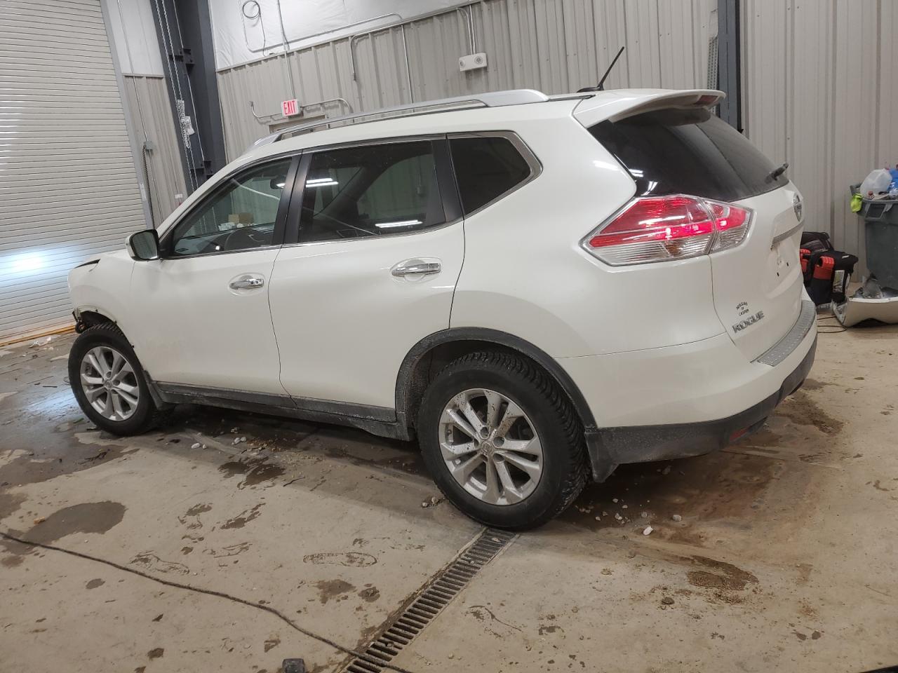 2016 Nissan Rogue - Image 2