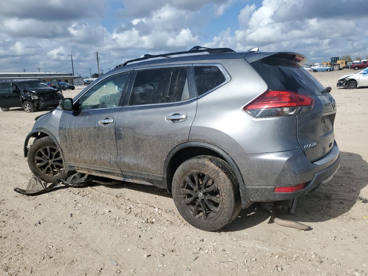 2017 Nissan Rogue - Image 2