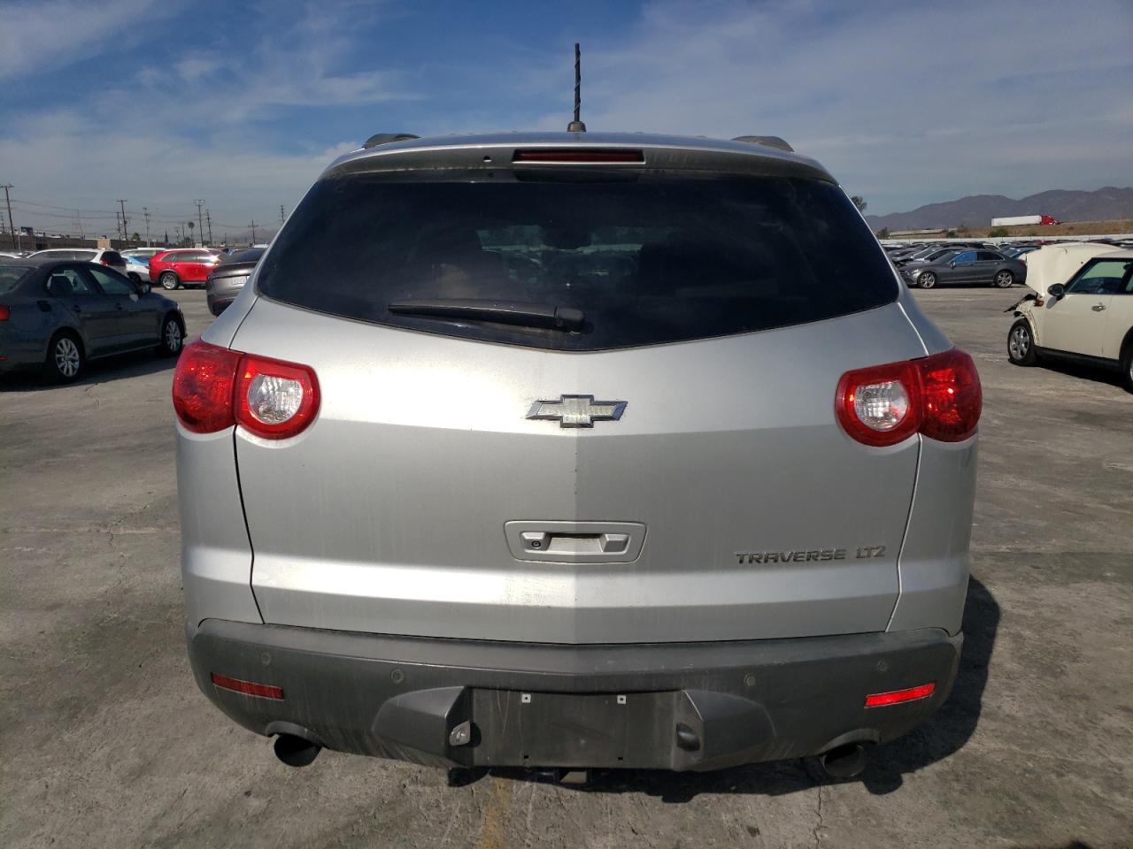 2011 Chevrolet Traverse - Image 6