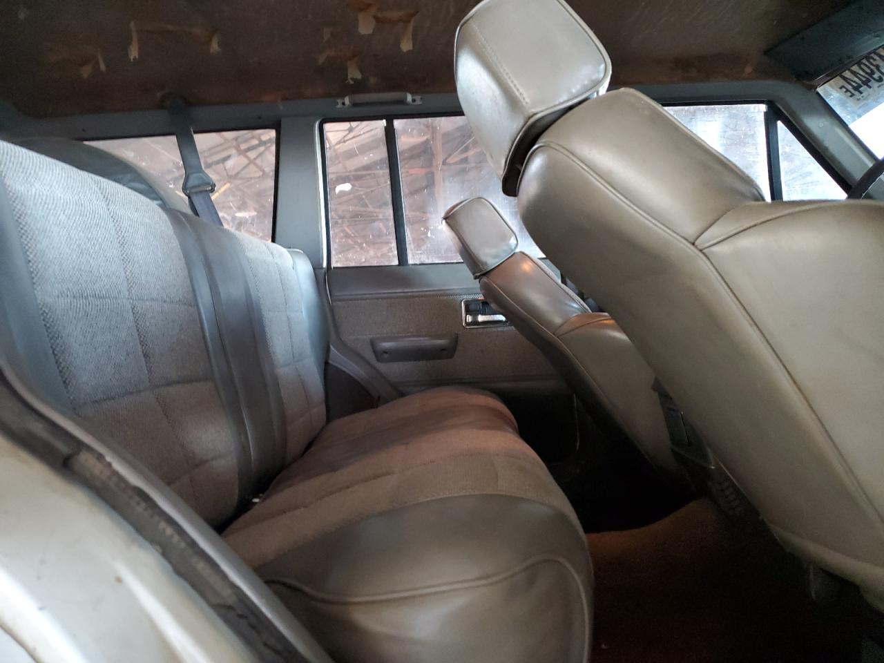 1992 Jeep Cherokee Laredo VIN: 1J4FJ58S1NL145977 Lot: 84543944