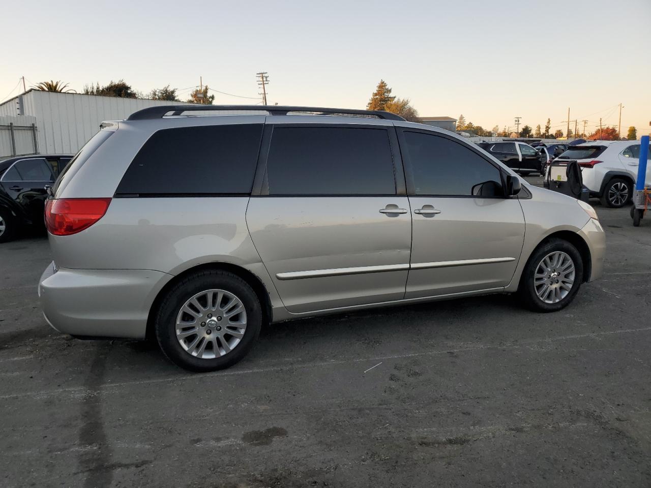 2007 Toyota Sienna - Image 3