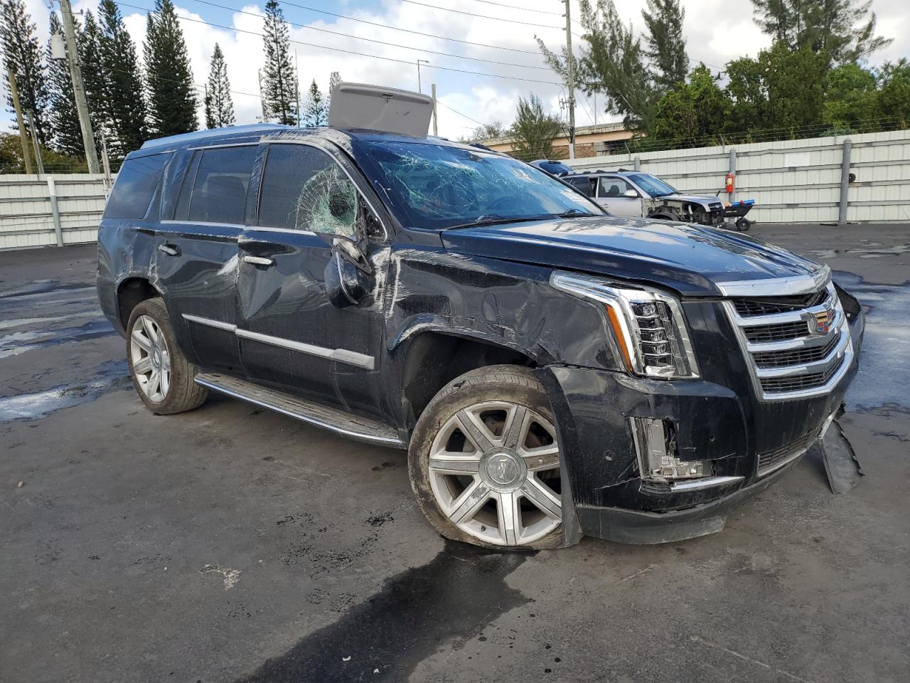 VIN 1GYS4BKJ3JR307197 2018 CADILLAC ESCALADE no.4