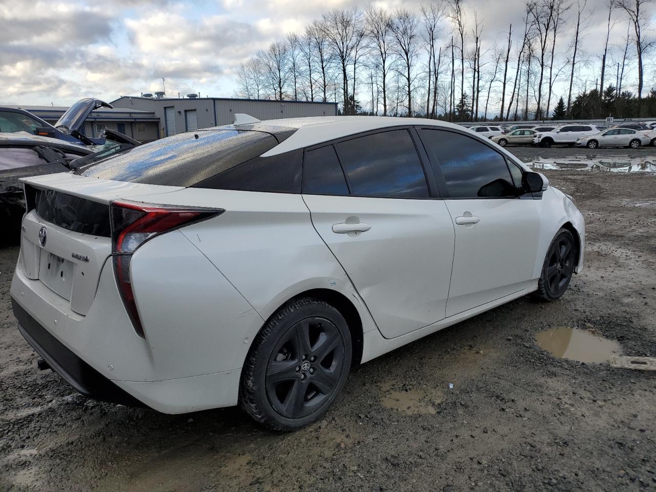 VIN JTDKARFU0J3552960 2018 TOYOTA PRIUS no.3