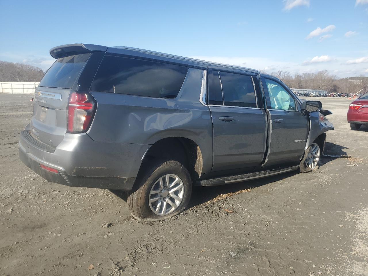 2022 Chevrolet Suburban - Image 3