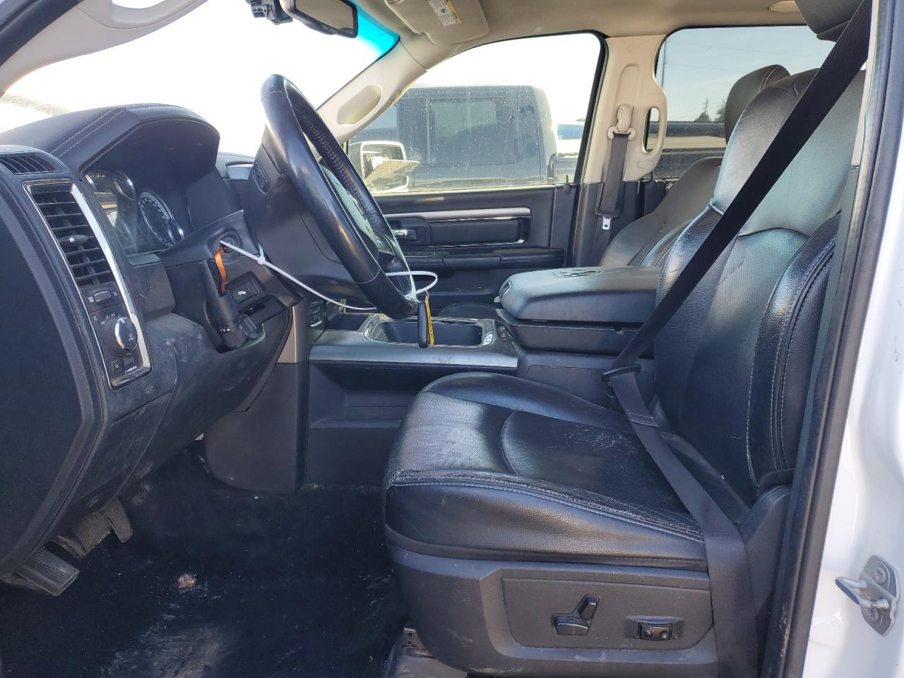 2016 RAM 1500 - Image 7
