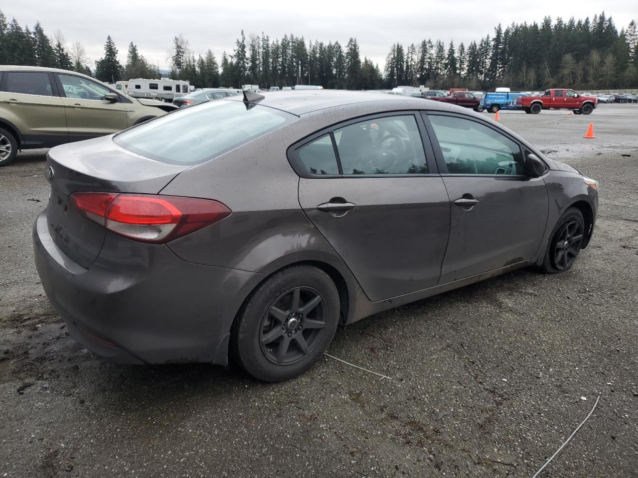 VIN 3KPFK4A71JE168519 2018 KIA FORTE no.3