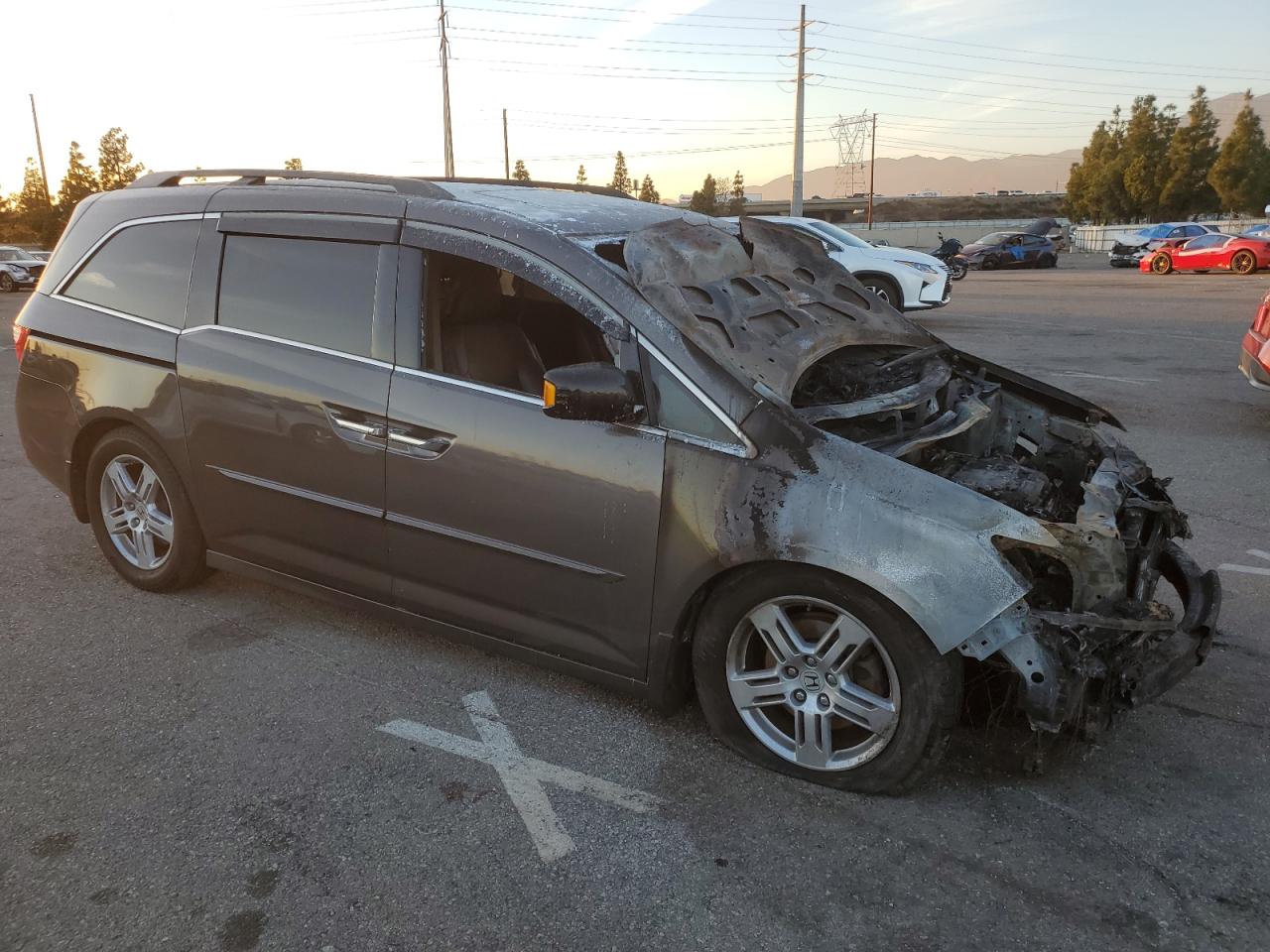 VIN 5FNRL5H91DB068846 2013 HONDA ODYSSEY no.4