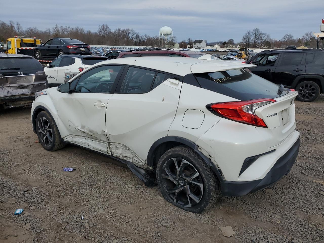 VIN NMTKHMBXXJR012057 2018 TOYOTA C-HR no.2