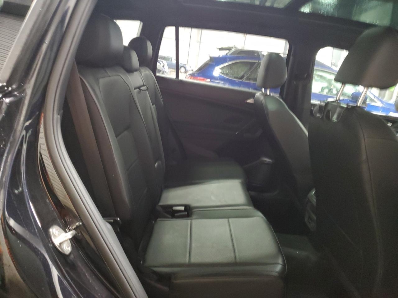 2018 Volkswagen Tiguan - Image 11