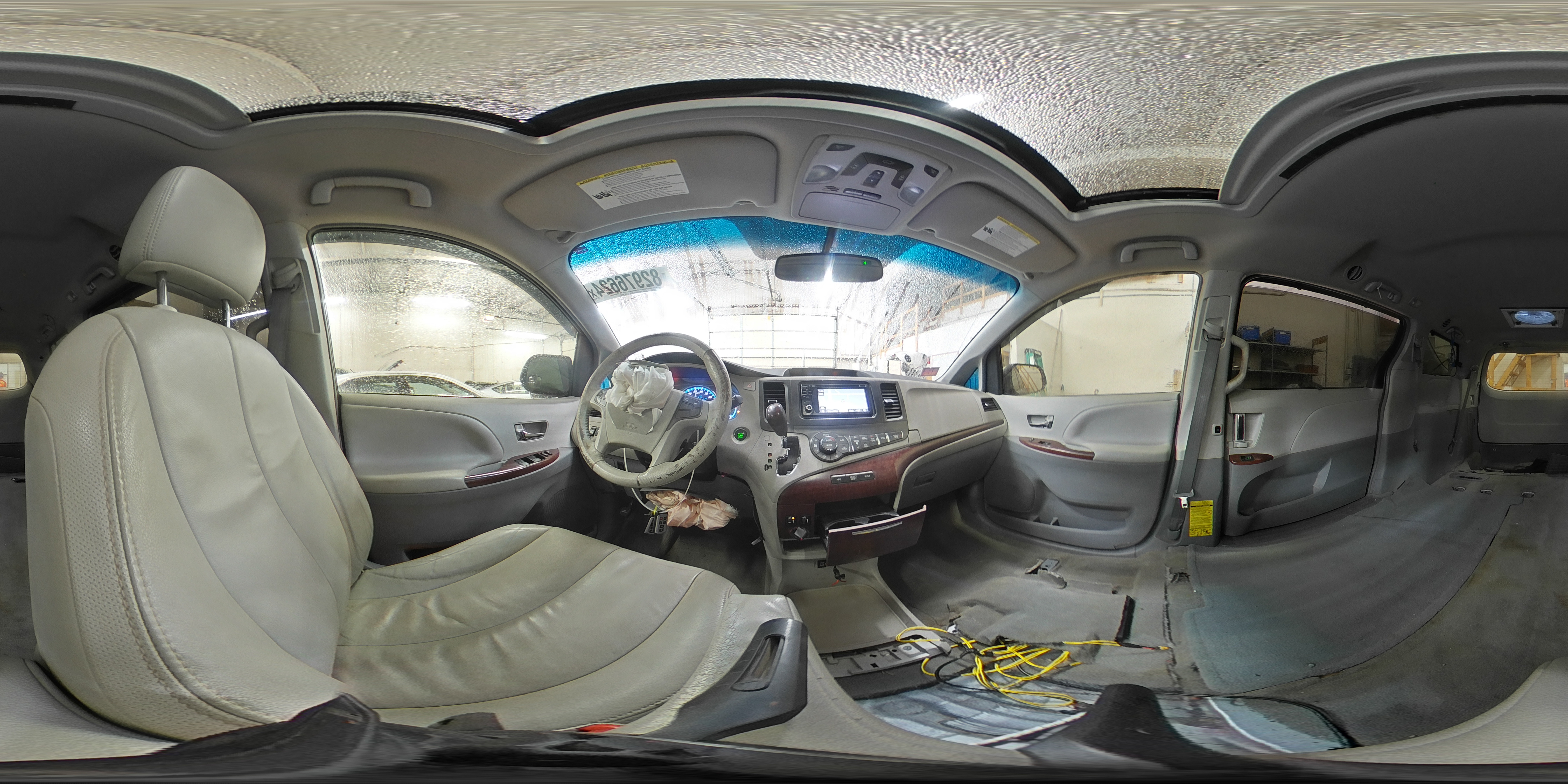 2012 Toyota Sienna - Image 14