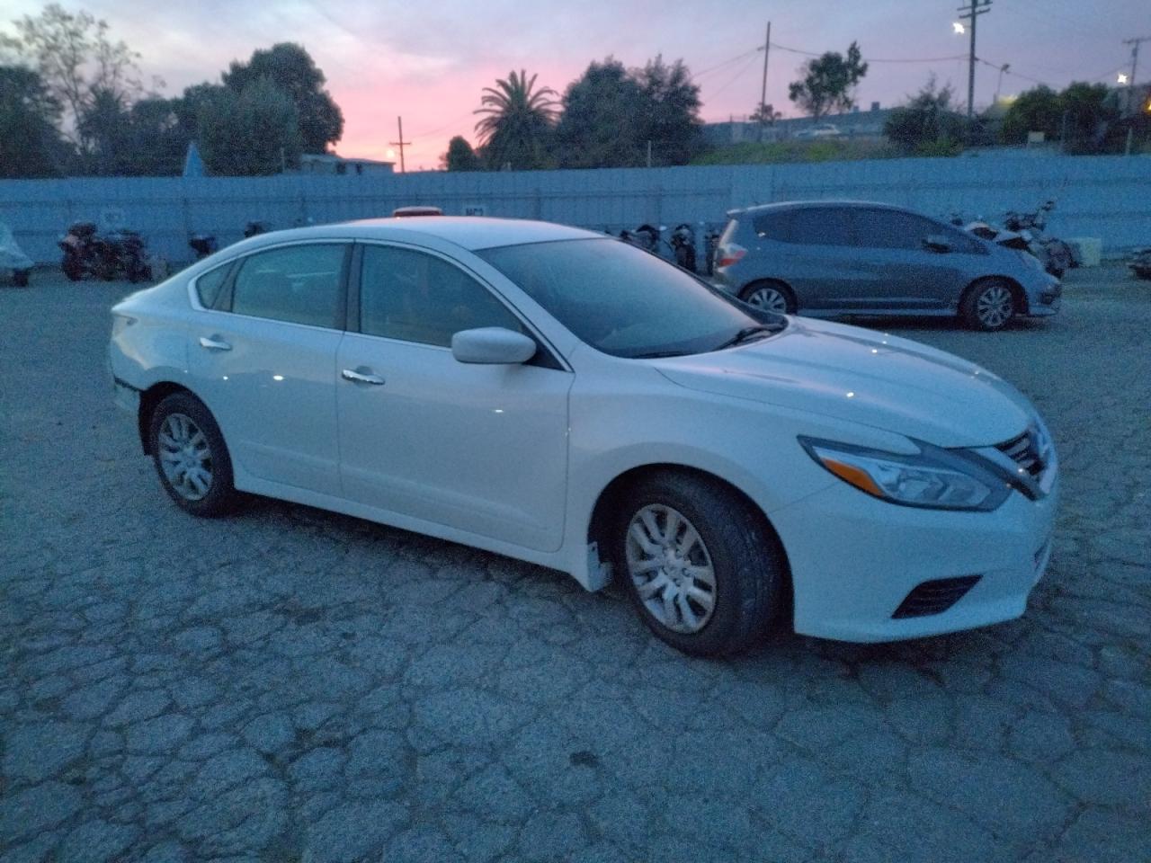 2016 Nissan Altima - Image 4