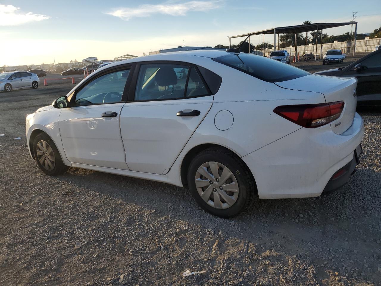 VIN 3KPA24AB1JE048184 2018 KIA RIO no.2