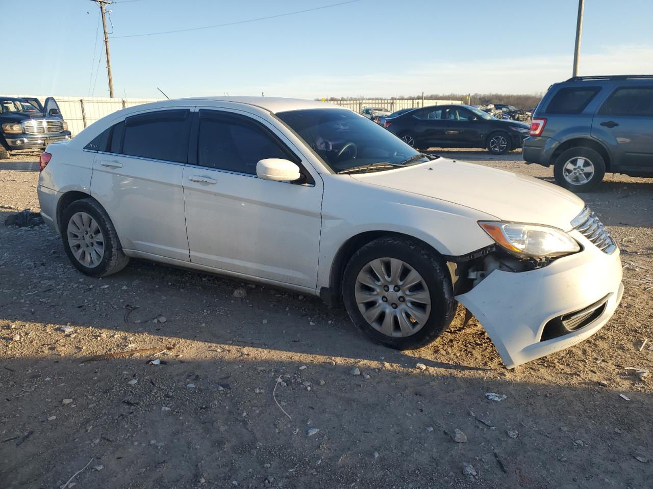 VIN 1C3CCBAB6DN525769 2013 CHRYSLER 200 no.4