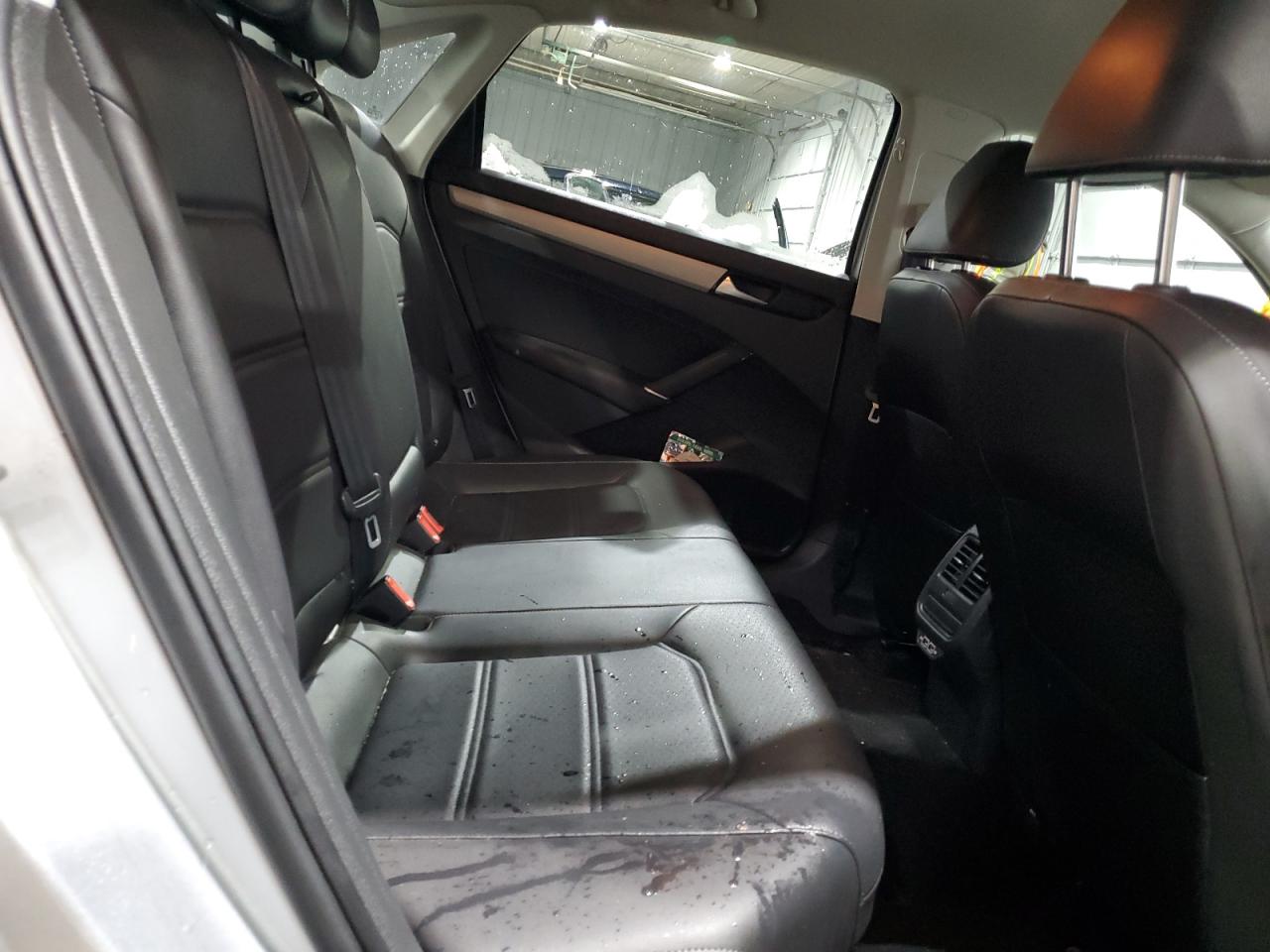 2020 Volkswagen Passat - Image 10