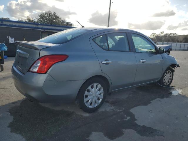  NISSAN VERSA 2013 Srebrny