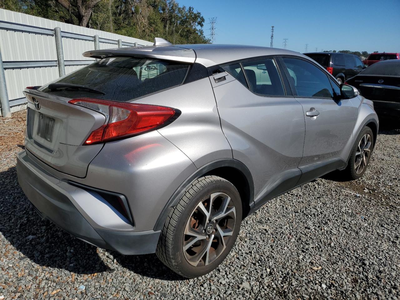 VIN NMTKHMBX5JR001466 2018 TOYOTA C-HR no.3