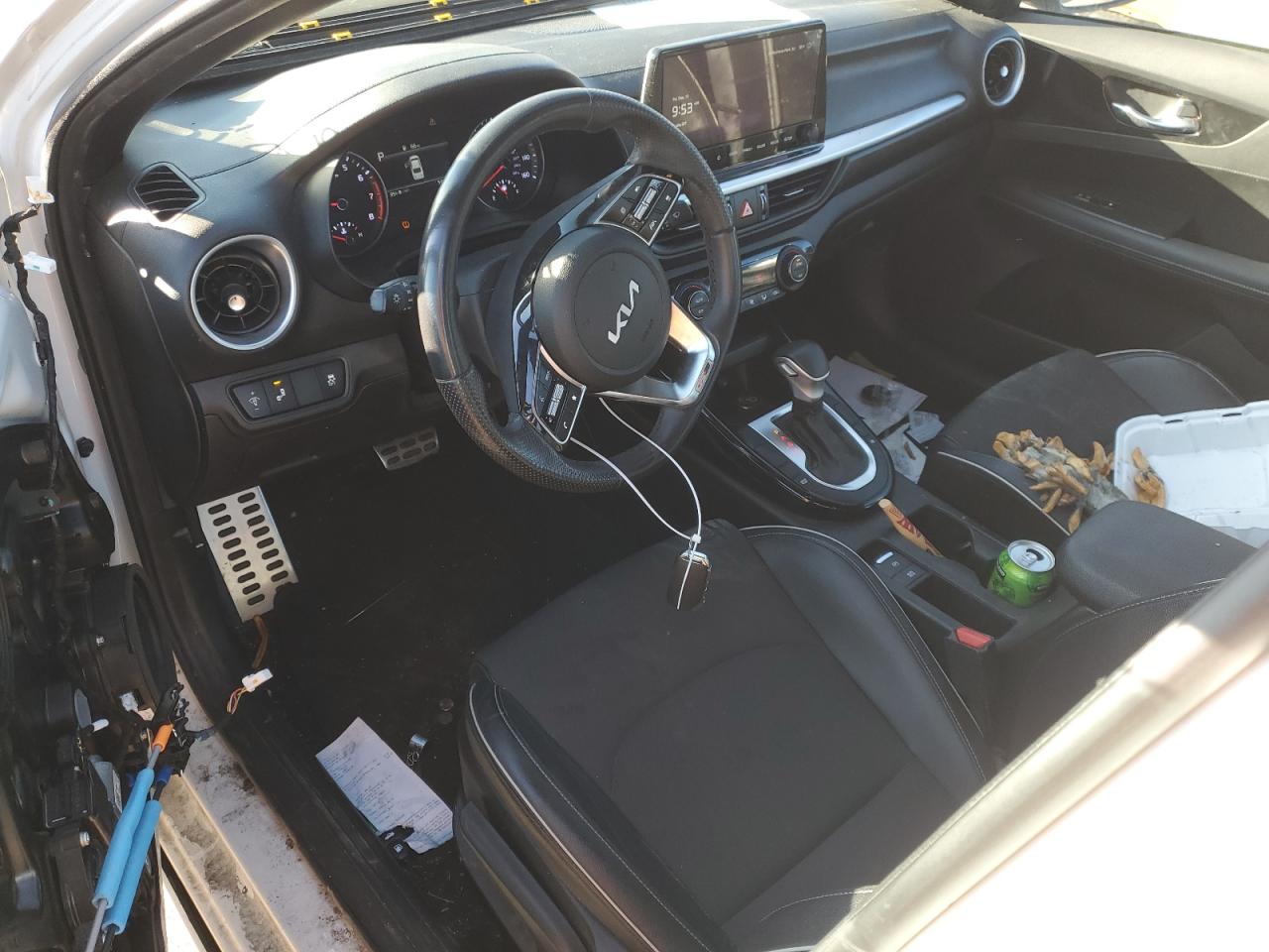2023 Kia Forte - Image 8