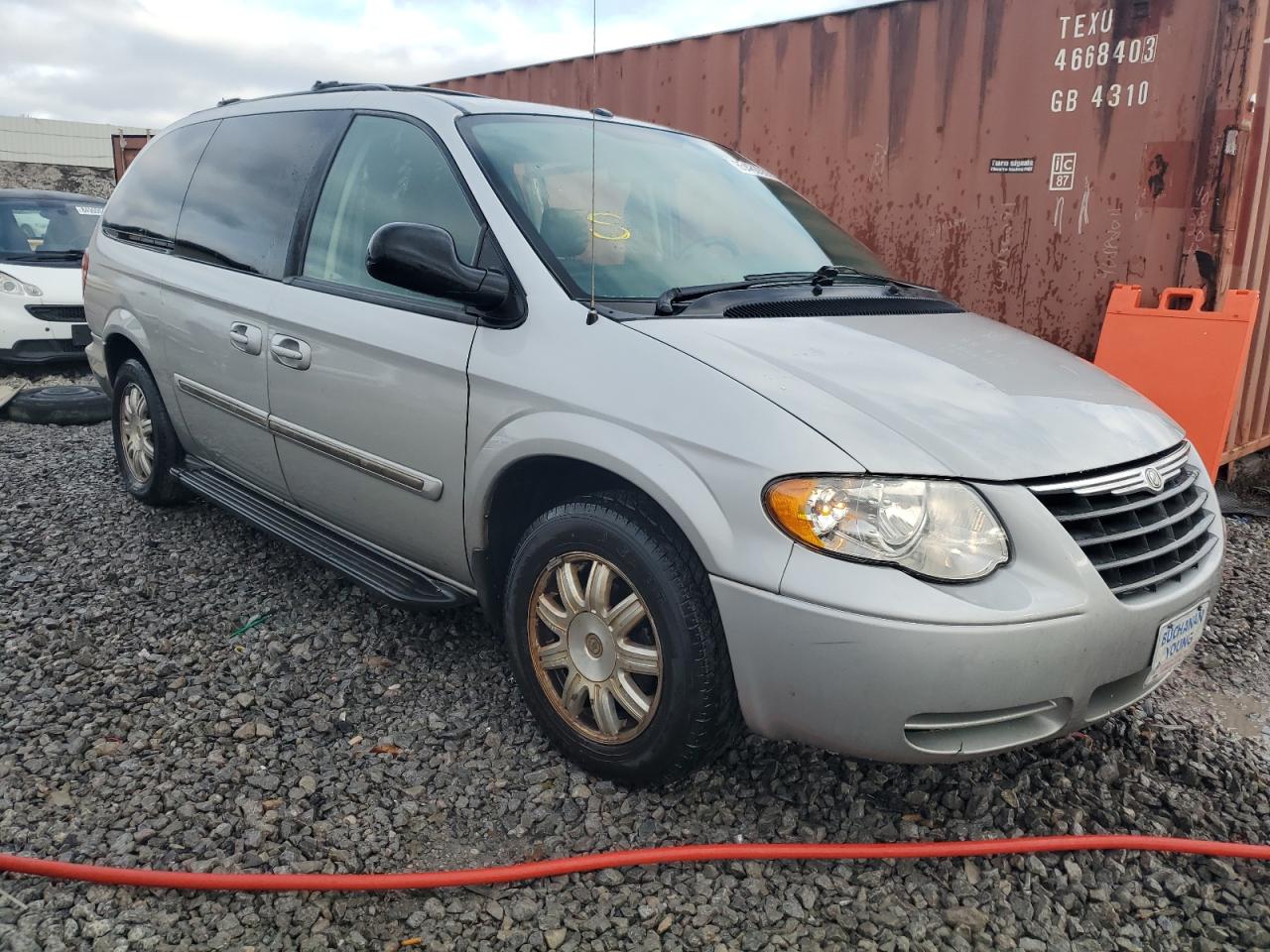 2006 Chrysler Town & Country - Image 4