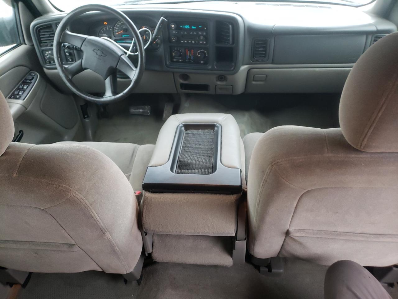 2004 Chevrolet Suburban - Image 8