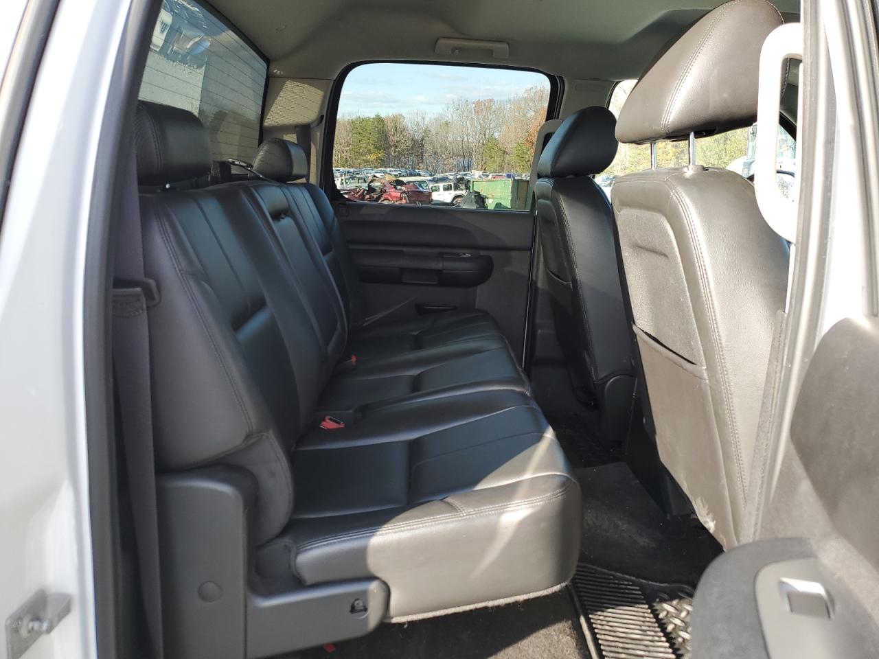 2011 GMC Sierra - Image 10