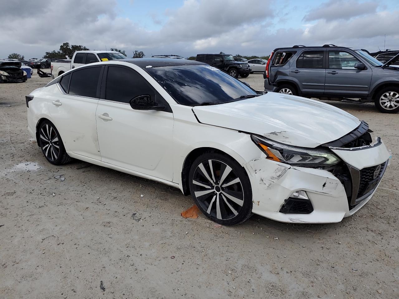 2019 Nissan Altima - Image 4