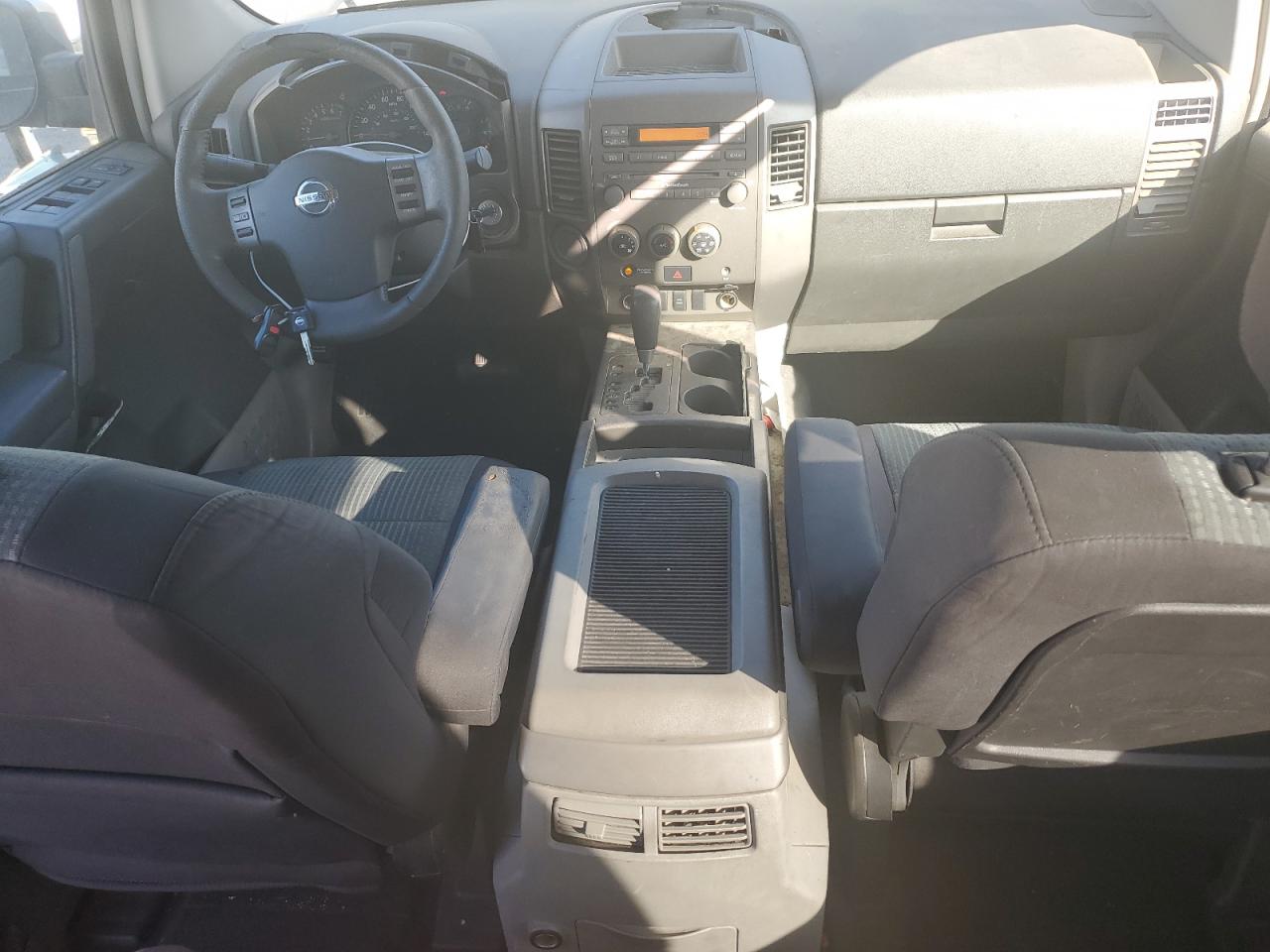 2004 Nissan Titan - Image 8