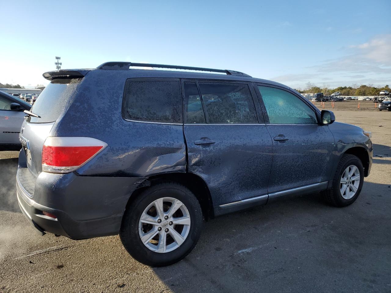 VIN 5TDBK3EH2DS236039 2013 TOYOTA HIGHLANDER no.3