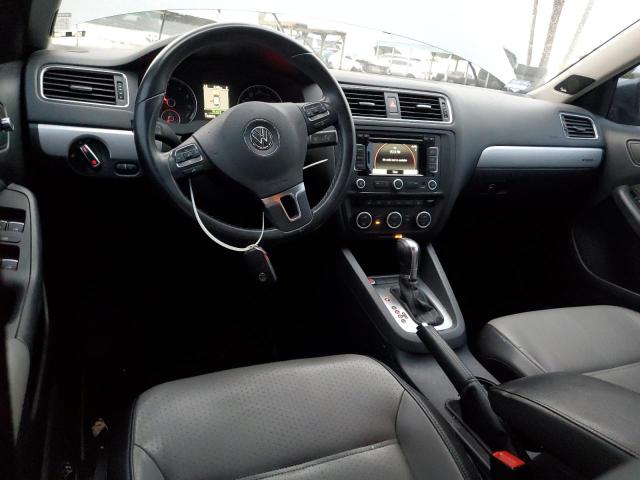 Sedans VOLKSWAGEN JETTA 2014 Szary