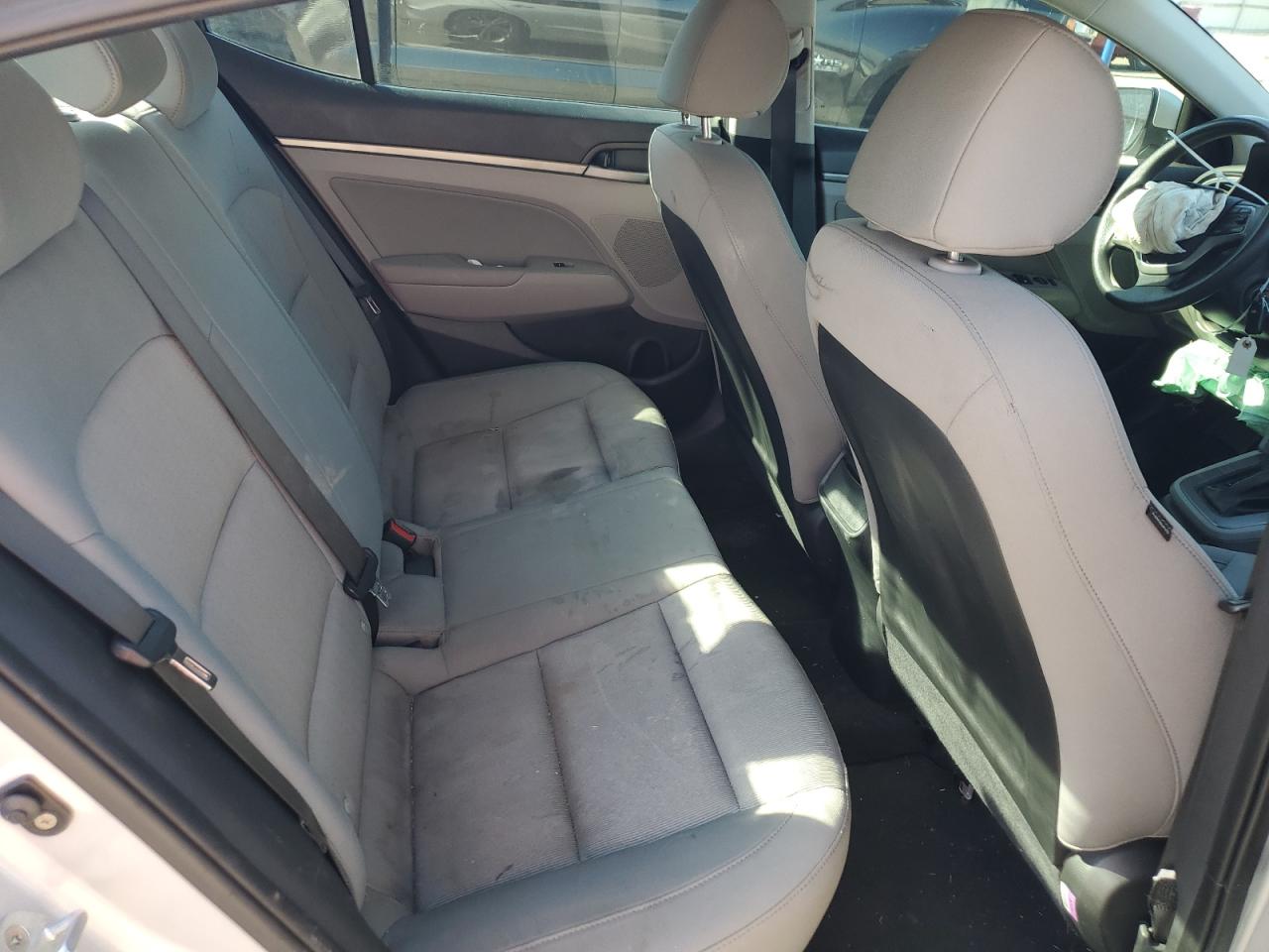 2017 Hyundai Elantra - Image 10