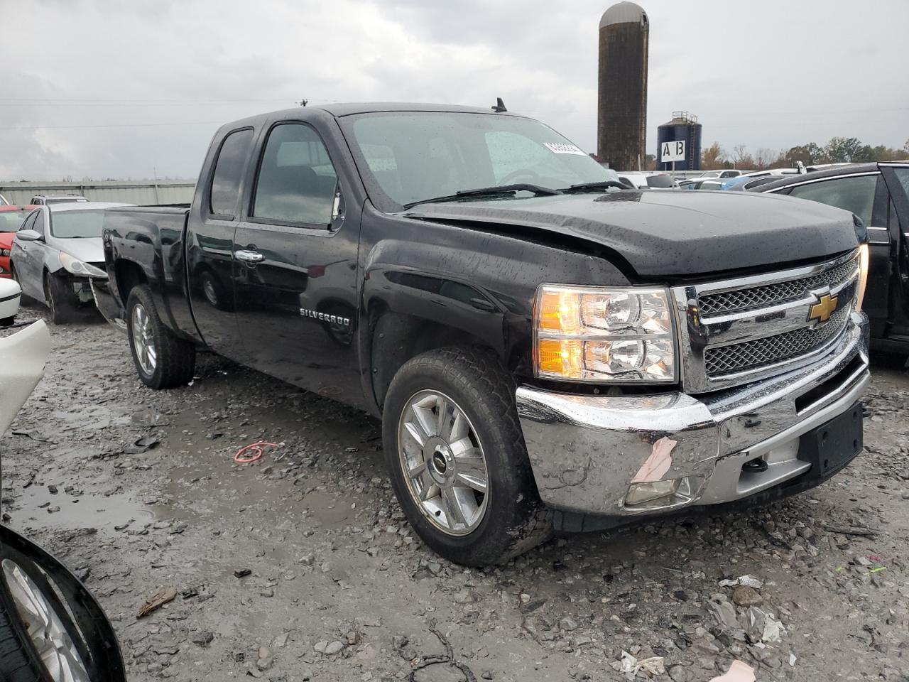 2012 Chevrolet Silverado - Image 4