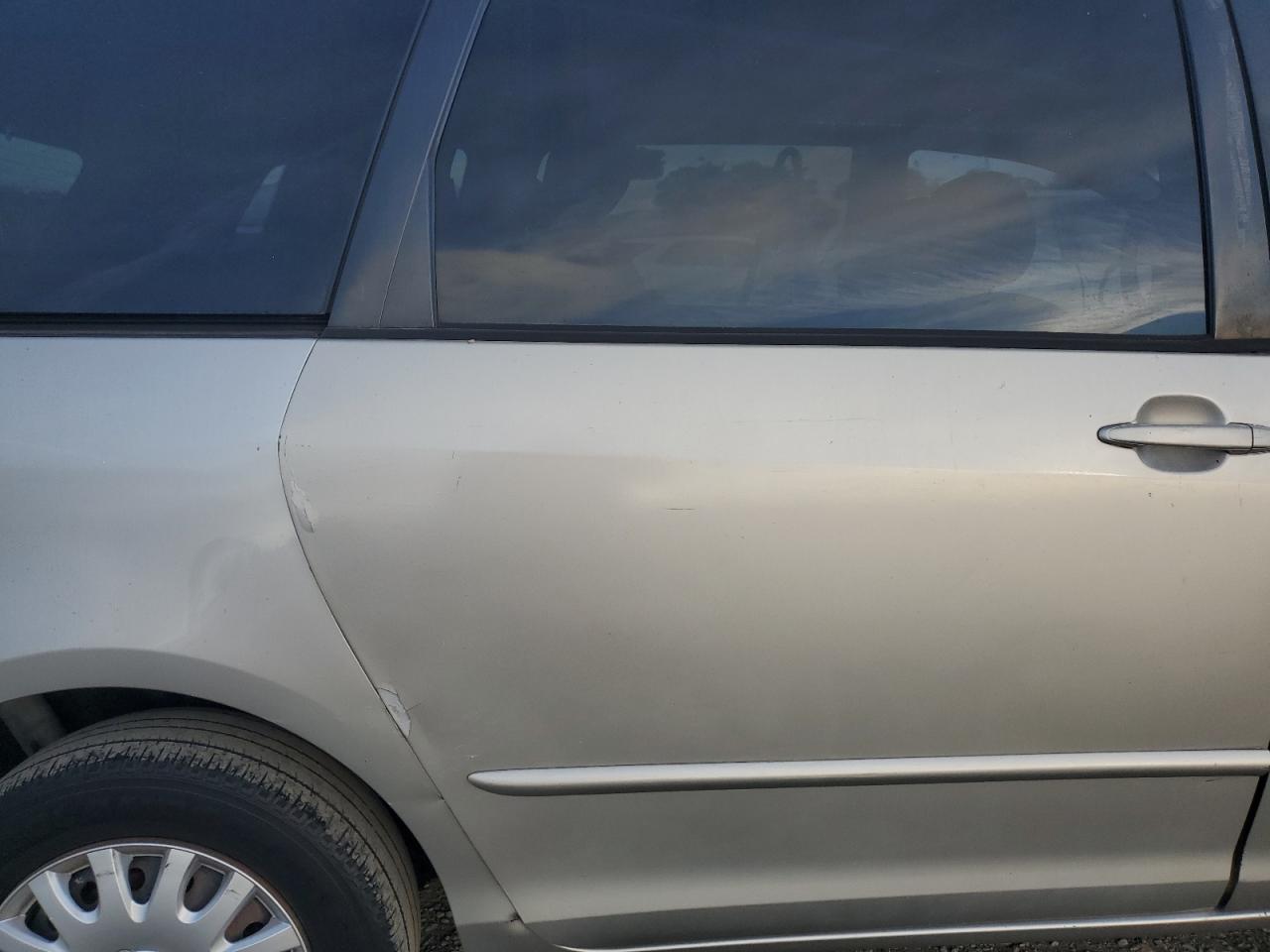 2006 Toyota Sienna - Image 11