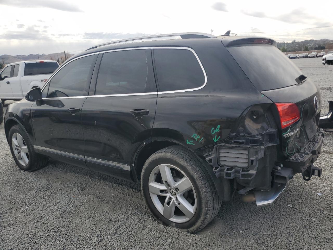 VIN WVGEP9BP5ED006551 2014 VOLKSWAGEN TOUAREG no.2