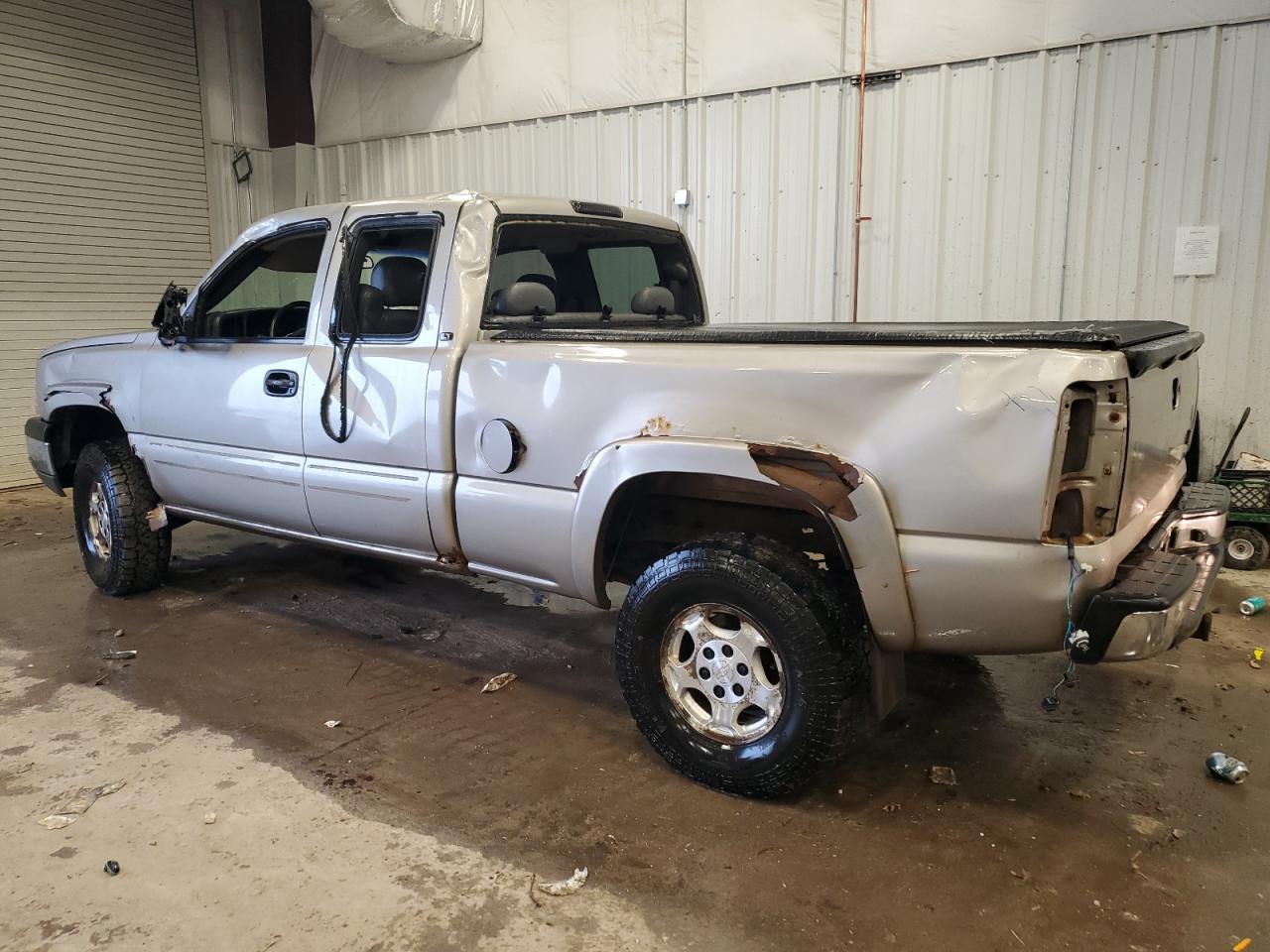 2003 Chevrolet Silverado - Image 2