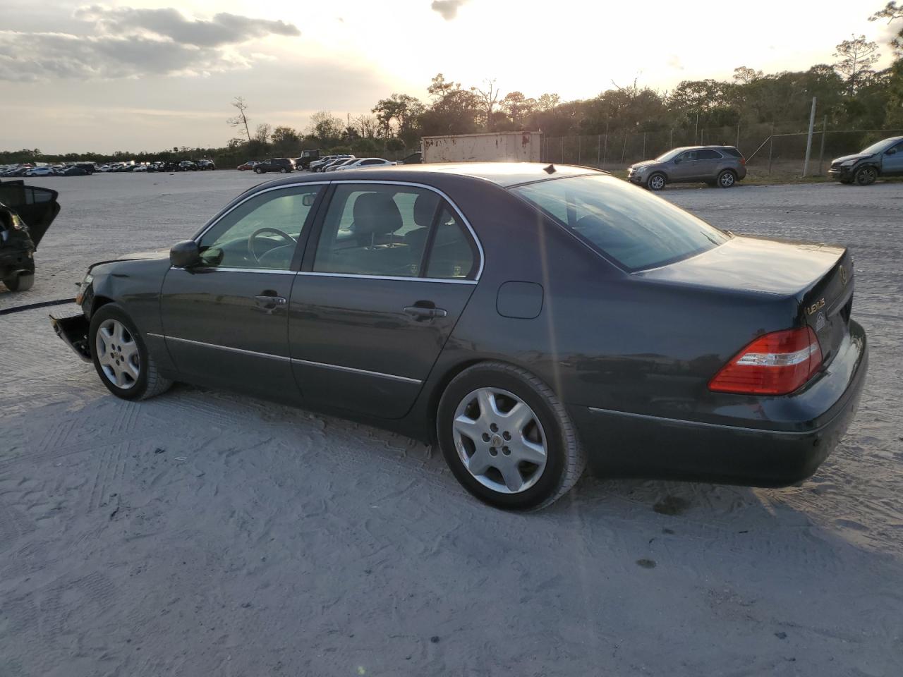 2005 Lexus LS - Image 2