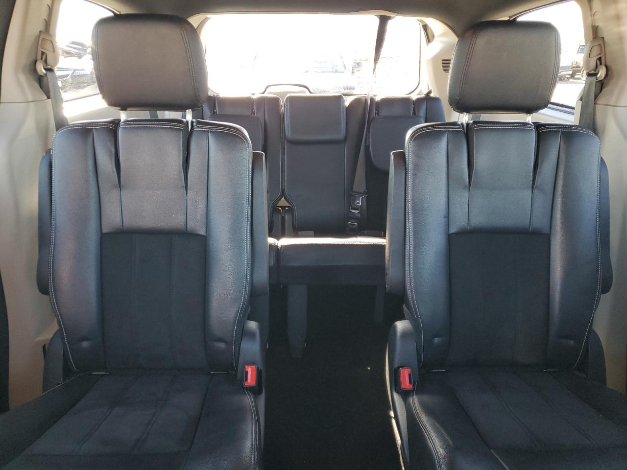 2019 Dodge Caravan - Image 10