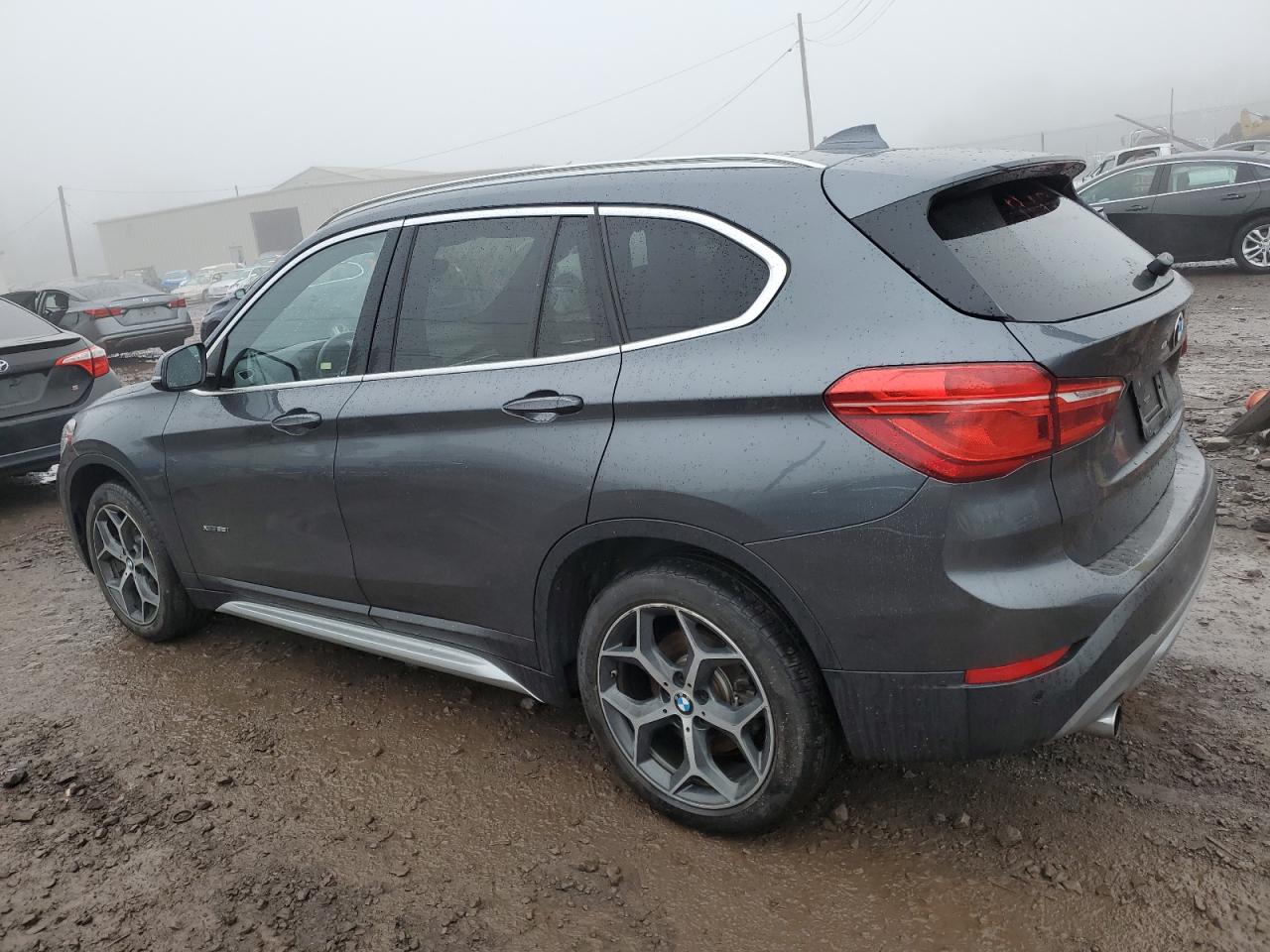 VIN WBXHT3C32H5F77361 2017 BMW X1 no.2