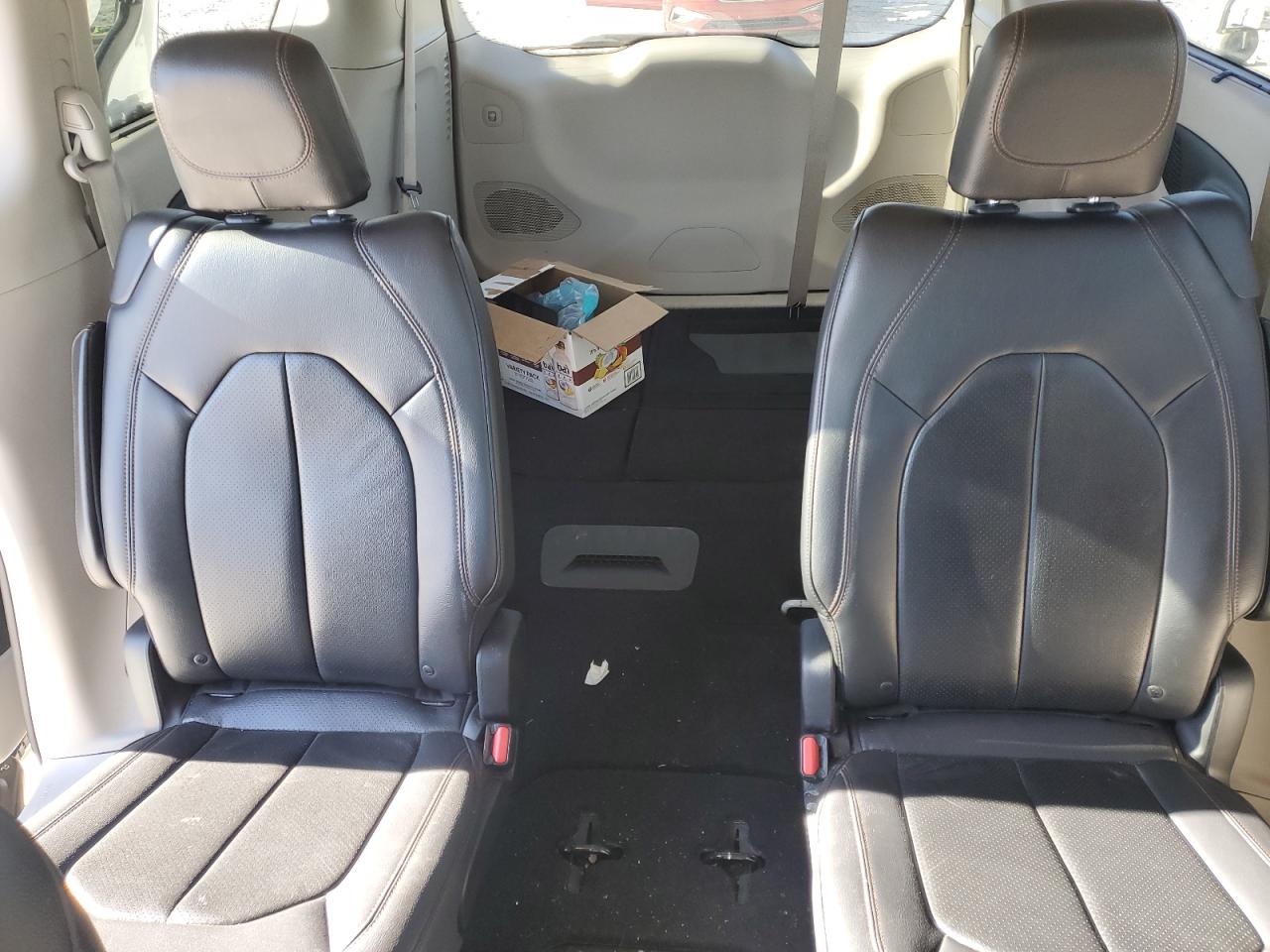 2018 Chrysler Pacifica - Image 10