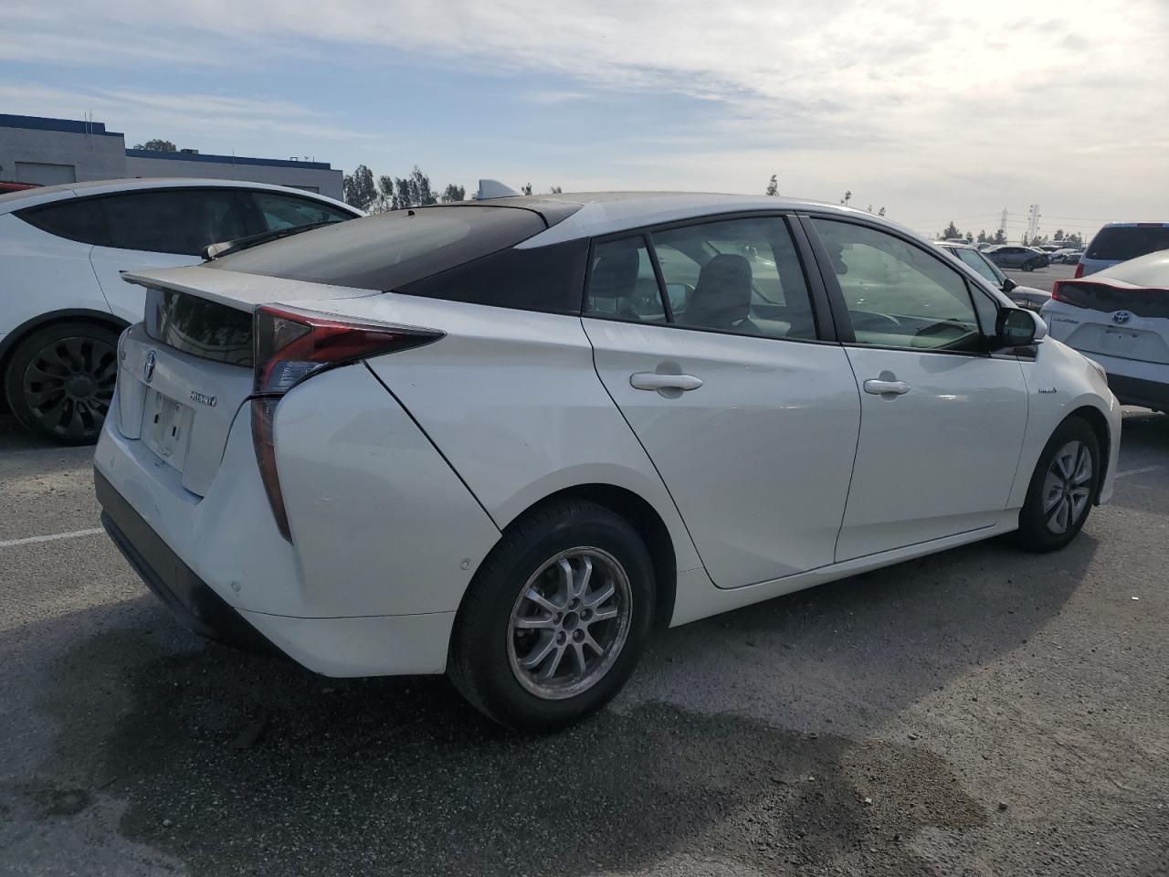 VIN JTDKARFU8H3045671 2017 TOYOTA PRIUS no.3