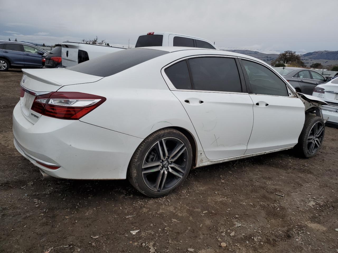 VIN 1HGCR2F56HA219781 2017 HONDA ACCORD no.3