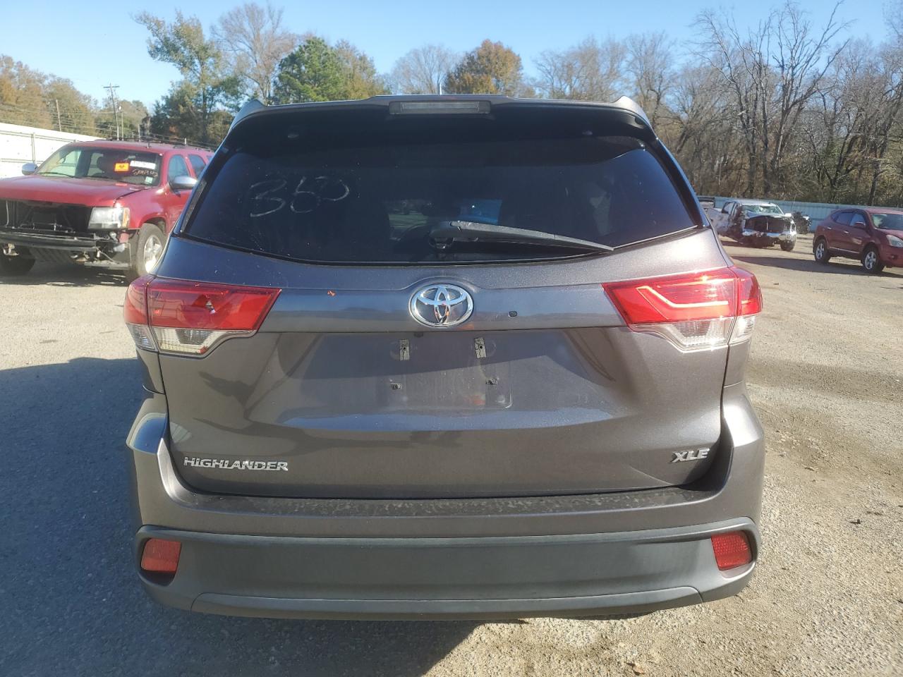 VIN 5TDKZRFH8KS555858 2019 TOYOTA HIGHLANDER no.6