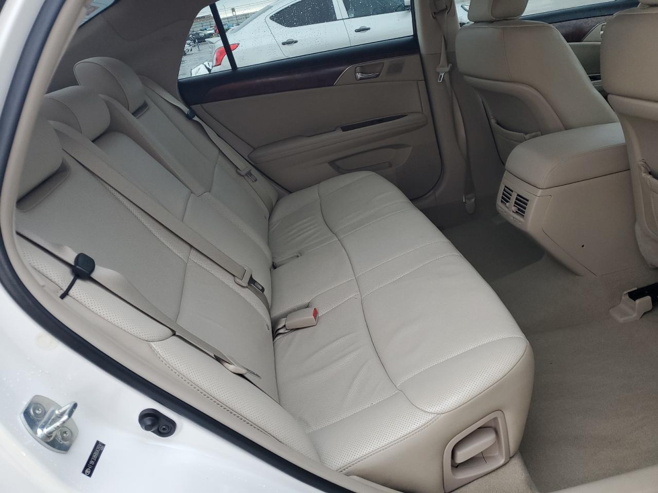 2011 Toyota Avalon - Image 10