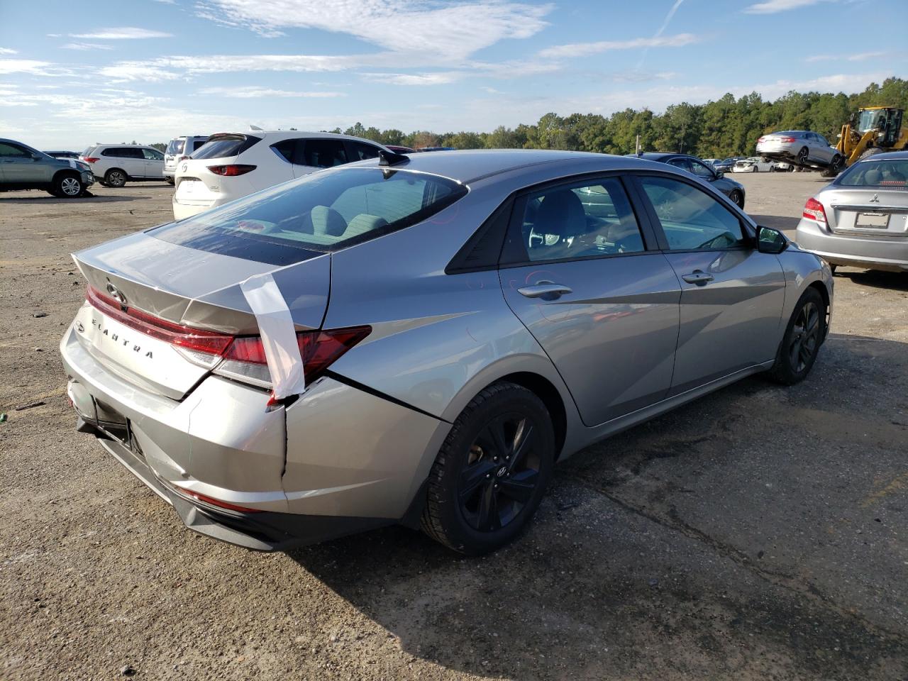2022 Hyundai Elantra - Image 3